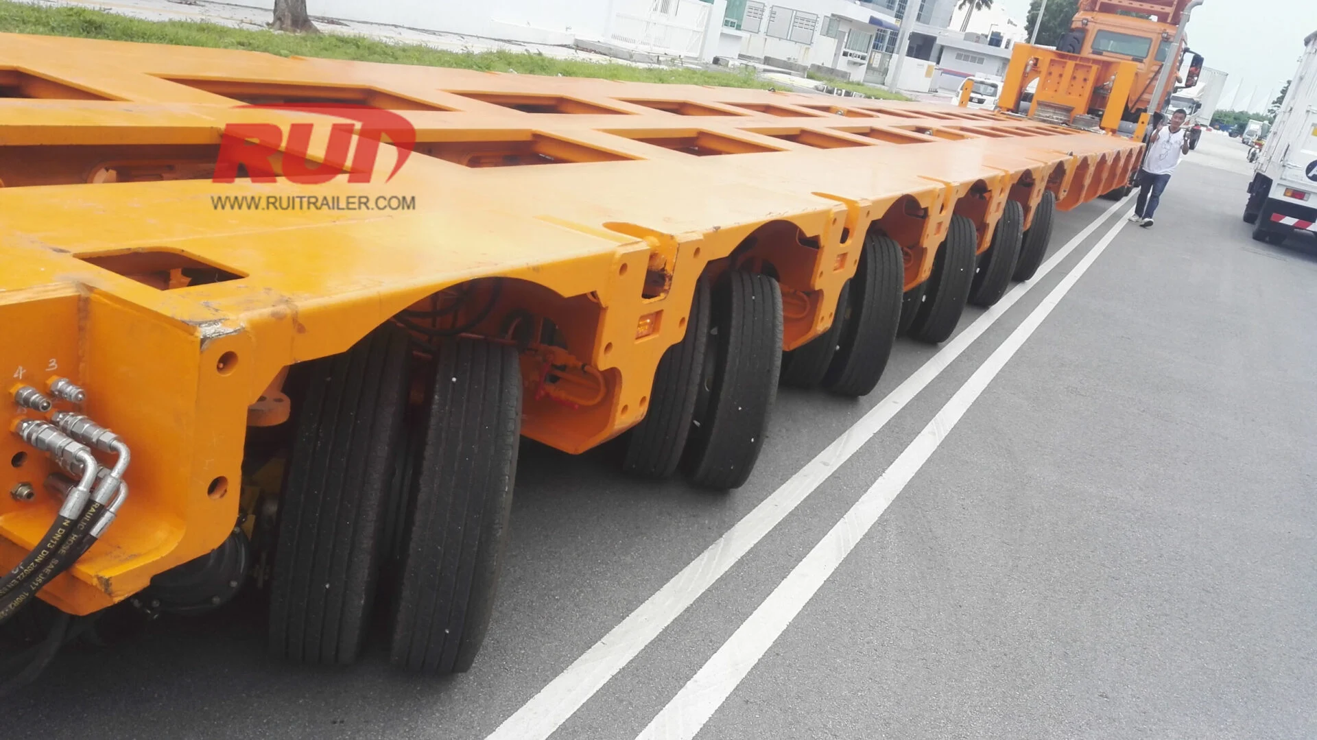 Heavy-duty modular trailer with hydraulic suspension