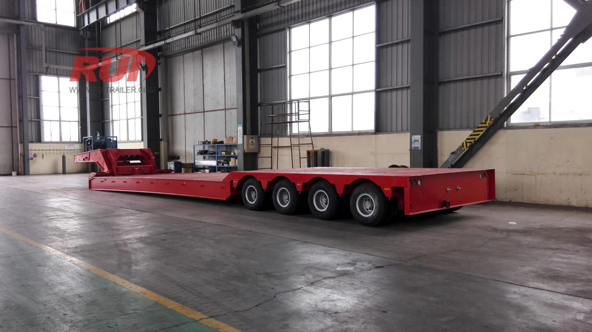 Hydraulic Folding Gooseneck Trailer in Industry Use
