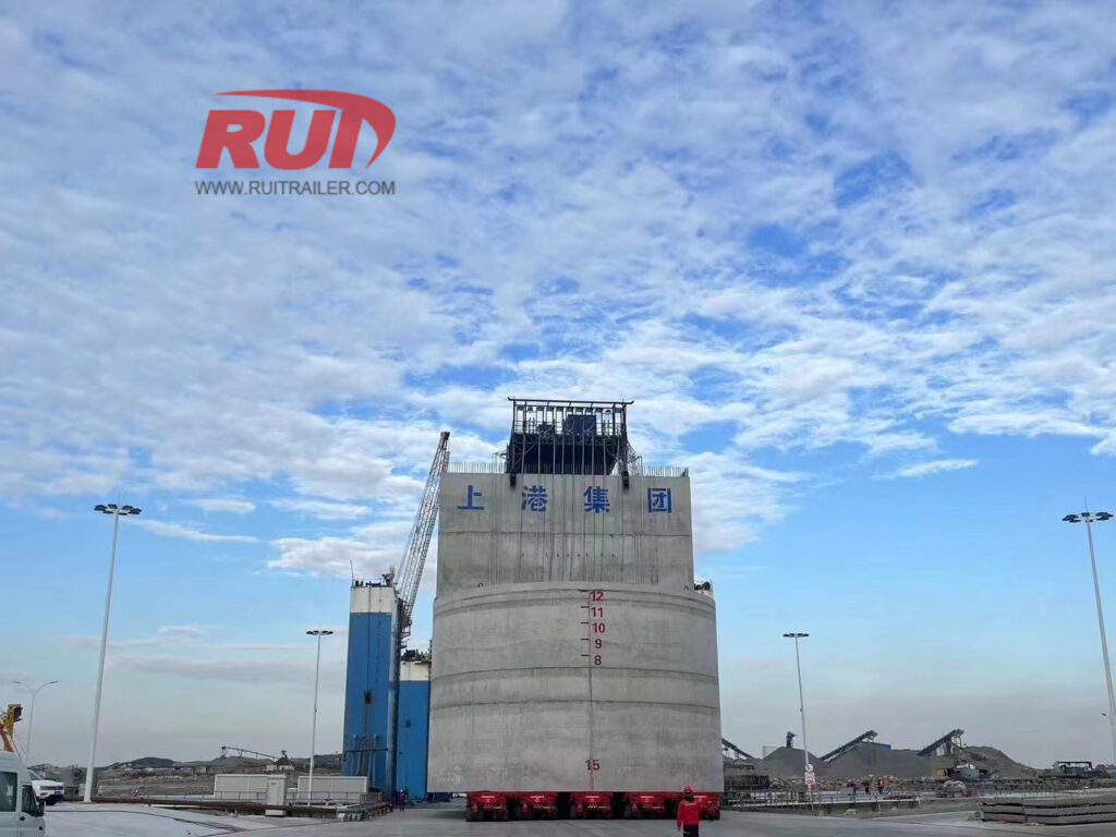 Action du transporteur modulaire autopropulsé (SPMT)