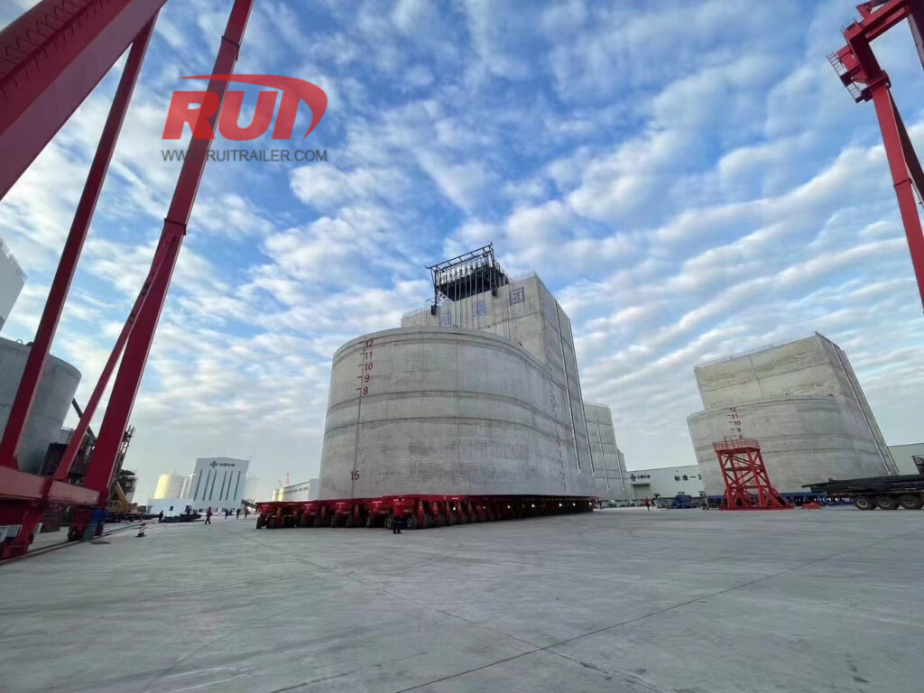 Transporteur modulaire autopropulsé (SPMT) en action en France