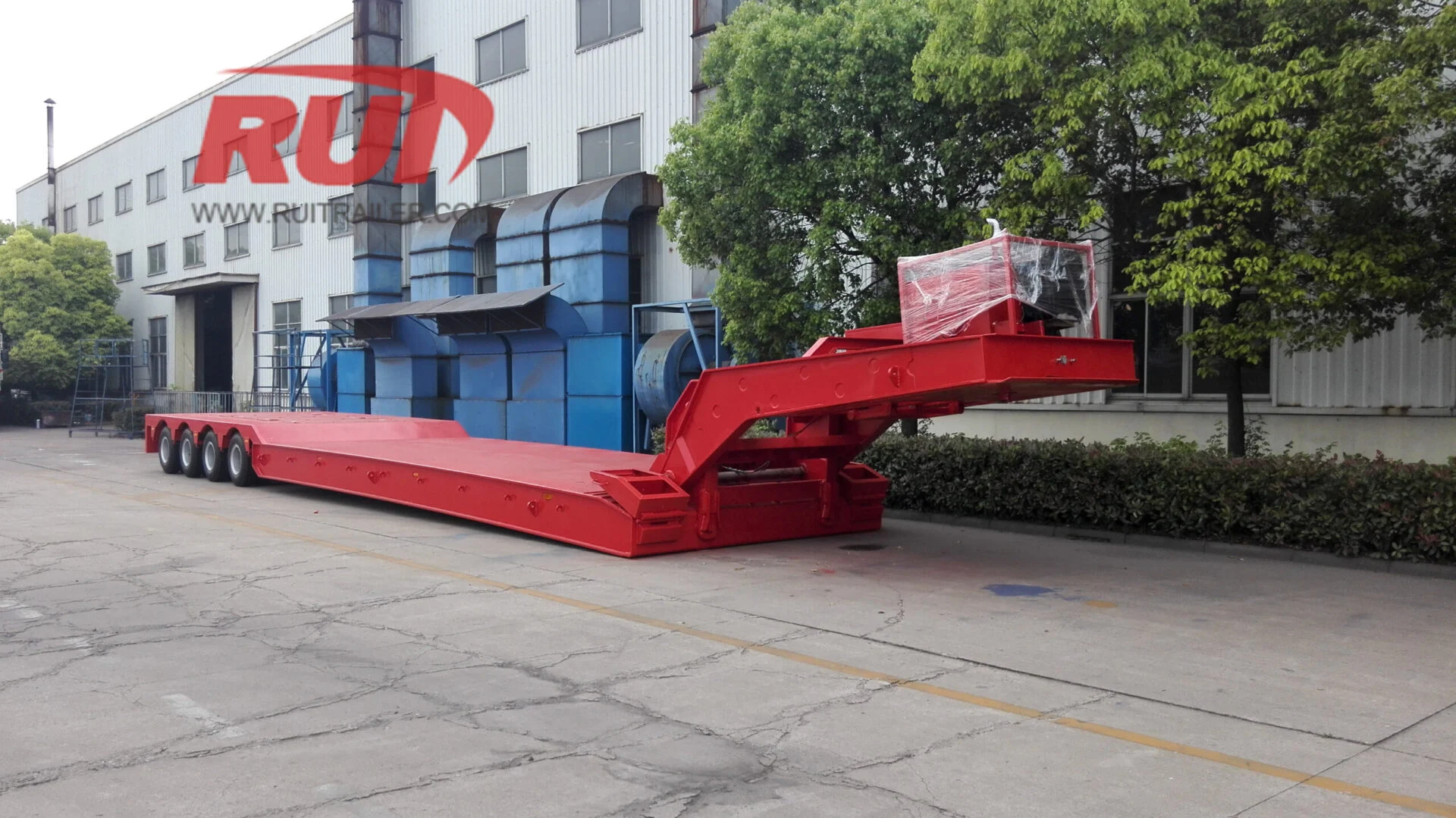 Customer service representative assisting client