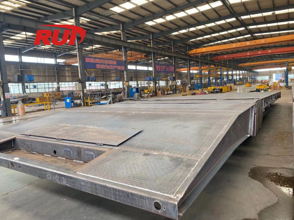 folding gooseneck low boy in fabricate