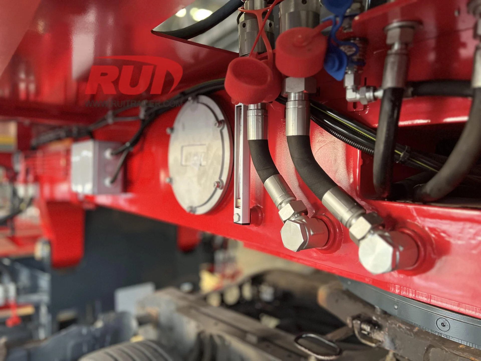 Heavy load trailer with advanced braking system