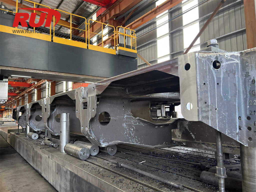 CNC-Geländesfräsmaschine für die Herstellung hydraulischer Modularanhänger cnc high precision machinery and equipment