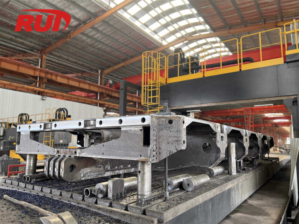 CNC-Geländesfräsmaschine für die Herstellung hydraulischer Modularanhänger industrial manufacturing process