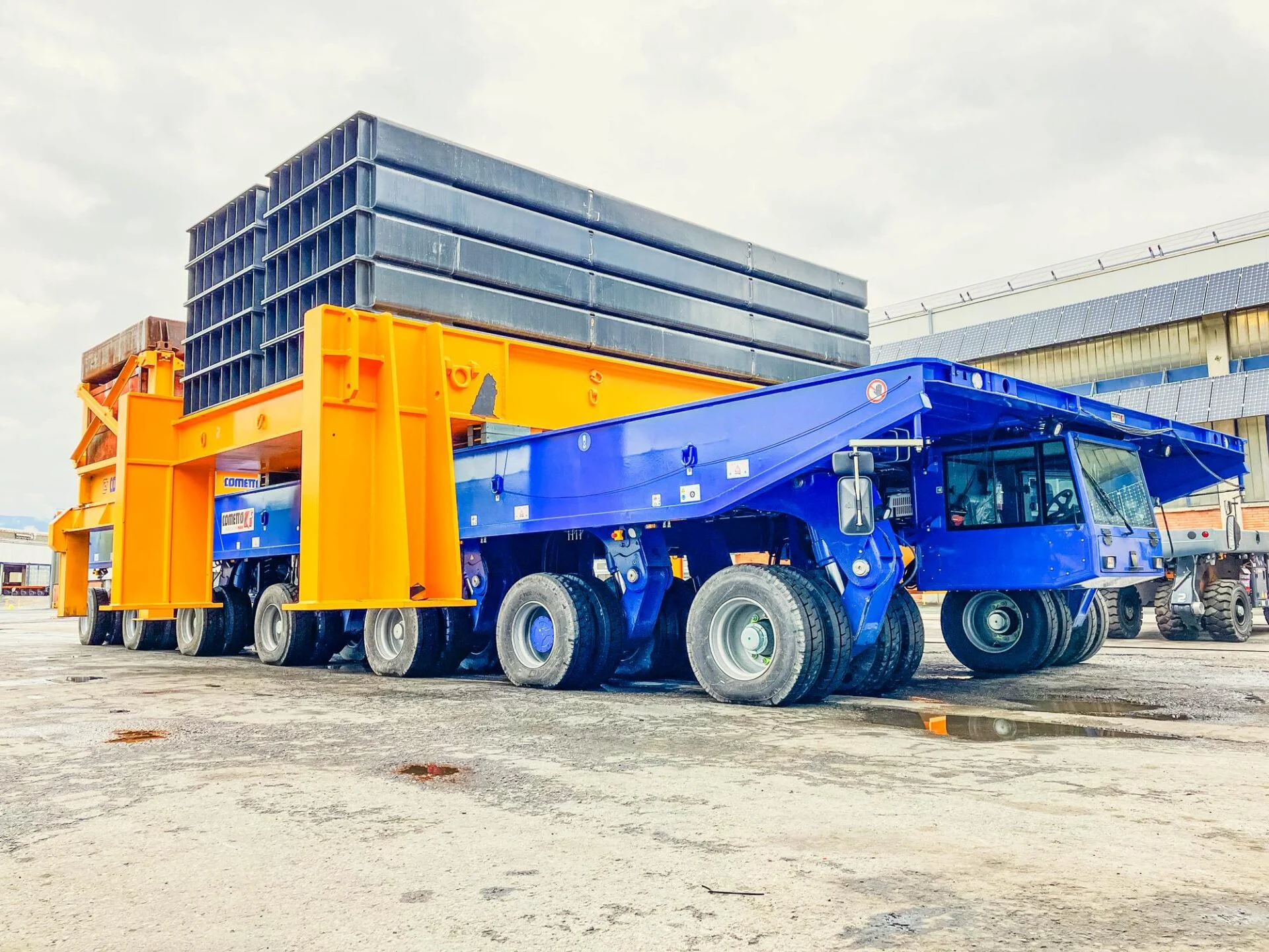 Low ground pressure SPMT transporter for shipyard use