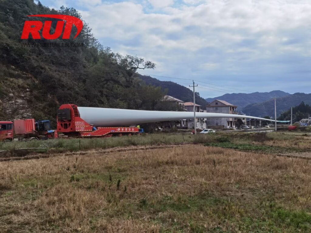 Loading of wind turbine blade by rotor blade adaptor